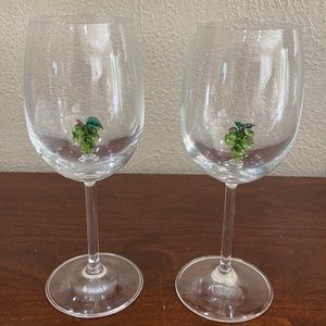 2 unique,unusual,Beautiful,wine glasses glass cluster of grapes attached inside.